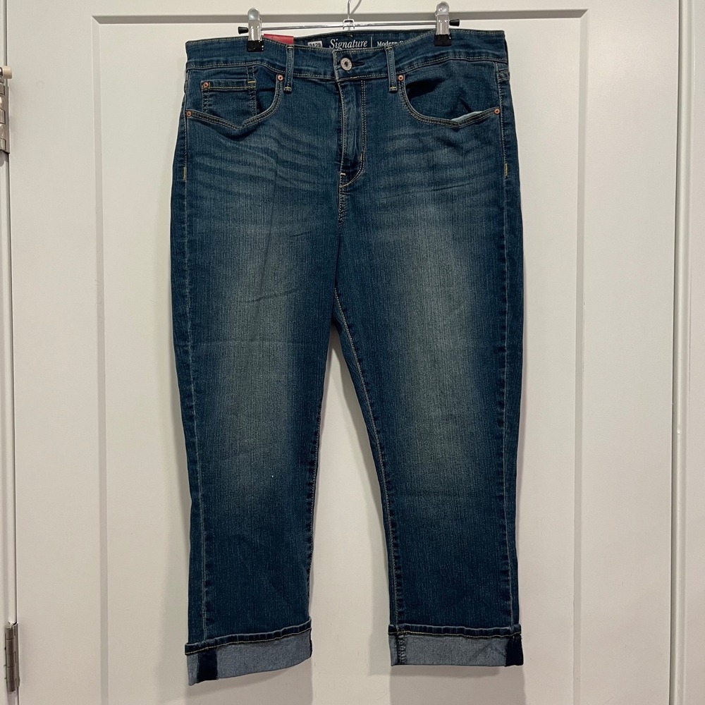 Signature by Levi Strauss Womens Modern Capri Simply Stretch Jeans 16 Medium
